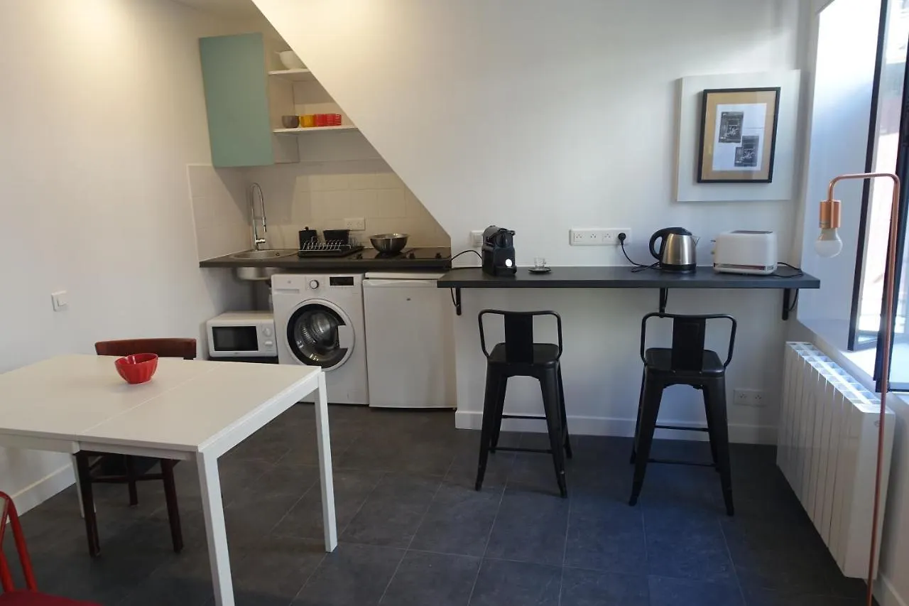 Cite Pilleux - Cozy Apartment In A Private Lane Paris 0*,  France